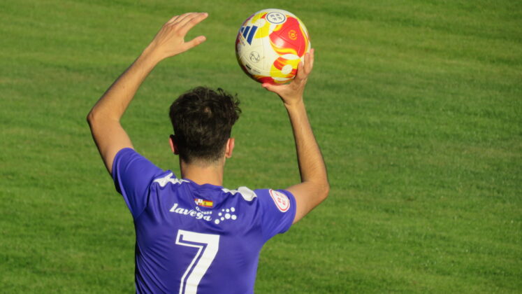 CD Becerril contra Palencia Cristo Atl&eacute;tico. Fotograf&iacute;a: Dani V.