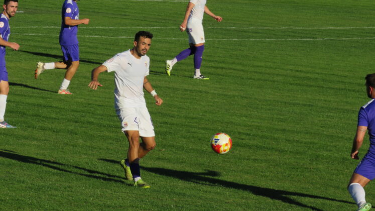 CD Becerril contra Palencia Cristo Atl&eacute;tico. Fotograf&iacute;a: Dani V.