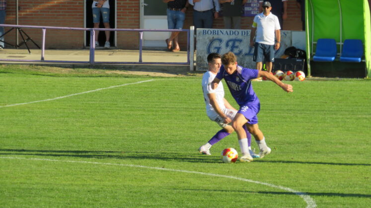 CD Becerril contra Palencia Cristo Atl&eacute;tico. Fotograf&iacute;a: Dani V.