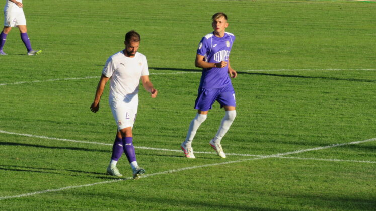 CD Becerril contra Palencia Cristo Atl&eacute;tico. Fotograf&iacute;a: Dani V.