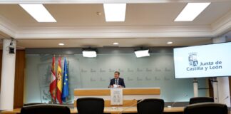 El consejero de Economía y Hacienda y portavoz de la Junta, Carlos Fernández Carriedo, comparece para informar de los asuntos aprobados en el Consejo de Gobierno. Fotografía: Leticia Pérez (ICAL)