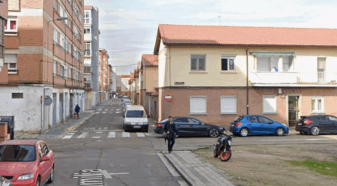 cruce de calle Fábrica Nacional con Sagrada Familia