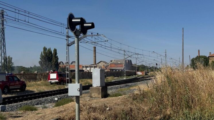 Incendio en la antigua Azucarera de Monz&oacute;n - Viernes 5 de septiembre de 2025. Aida Acitores