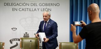 El delegado del Gobierno en Castilla y León, Nicanor Sen, presenta el informe de los medios del Gobierno de España que han participado en la extinción de los incendios durante el pasado mes de agosto en Castilla y León. Fotografía: Leticia Pérez (ICAL)