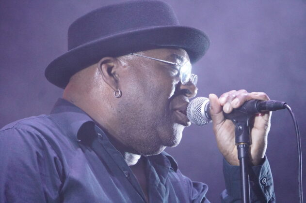 Palencia en Negro dio inicio con Barrence Whitfield. Fotograf&iacute;a: Sergio Lozano