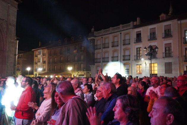 Palencia en Negro dio inicio con Barrence Whitfield. Fotograf&iacute;a: Sergio Lozano