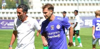 Rubén Vallejo junto a Chuchi Jorques, entrenador del Palencia Cristo Atlético. Fotografía: Julio Robles