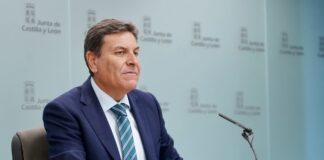 El consejero de Economía y Hacienda y portavoz de la Junta, Carlos Fernández Carriedo, comparece para informar de los asuntos aprobados en el Consejo de Gobierno. Fotografía: Leticia Pérez (ICAL)