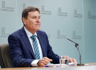 El consejero de Economía y Hacienda y portavoz de la Junta, Carlos Fernández Carriedo, comparece para informar de los asuntos aprobados en el Consejo de Gobierno. Fotografía: Leticia Pérez (ICAL)