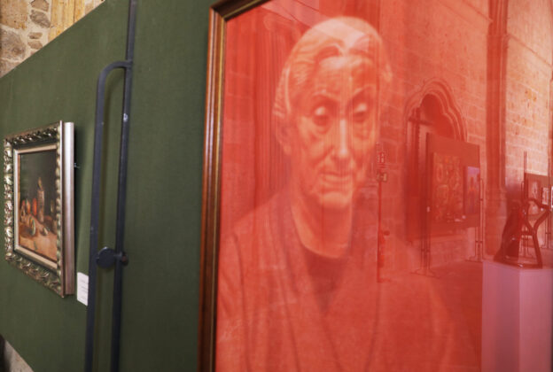 Muestra del grupo de artistas Thieldon, protagonizada por obras del pintor franc&eacute;s Delphy, en el claustro de la Catedral de Palencia, con motivo del hermanamiento entre Bourges y Palencia. Fotograf&iacute;a: Br&aacute;gimo