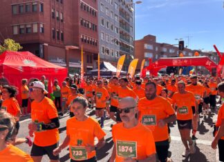 (GALERÍA) La marea naranja volvió a inundar Palencia Carrera contra el Cáncer en Palencia 2025. Fotografía: Palencia en la Red