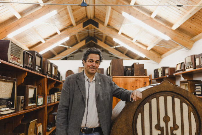Museo de Historia de la Radio, Villaluenga De la Vega Jesús Gonzalez, creador del museo. Fotografía: Lucía Burón Cabrero (ICAL)