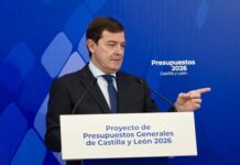 El presidente de la Junta de Castilla y León, Alfonso Fernández Mañueco, comparece en rueda de prensa. Fotografía: Leticia Pérez (ICAL)