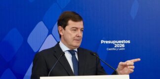 El presidente de la Junta de Castilla y León, Alfonso Fernández Mañueco, comparece en rueda de prensa. Fotografía: Leticia Pérez (ICAL)