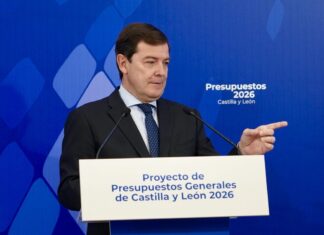 El presidente de la Junta de Castilla y León, Alfonso Fernández Mañueco, comparece en rueda de prensa. Fotografía: Leticia Pérez (ICAL)