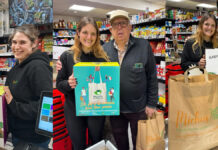 Palencia reafirma la fuerza de su comercio local con datos récord en la campaña de fidelidad de la Cámara Lotes-entregados-en-el-establecimiento-MICHUS-en-el-marco-de-la-Campaña-Ser-fiel-a-tu-comercio-tiene-premio