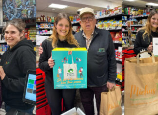 Lotes-entregados-en-el-establecimiento-MICHUS-en-el-marco-de-la-Campaña-Ser-fiel-a-tu-comercio-tiene-premio