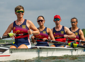 Equipo de remo con Paco San Martin en el mundial de Remo de Shangai