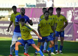 ‘Sin intensidad no hay paraíso’: el Palencia Cristo Atlético sufre su primera derrota (1-2) Palencia Cristo Atlético contra Atlético Mansillés. Fotografía Julio Robles