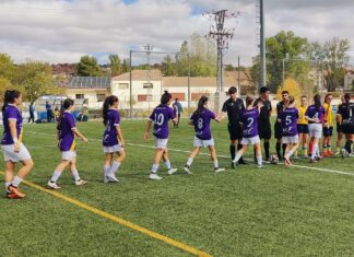 Palencia Fútbol Femenino en su visita al Colegios Diocesanos. Fotografía: Palencia FF