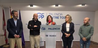 Rueda de prensa de los diputados nacionales del PP junto al secretario Luis Calderón y los coordinadores, María José de la Fuente y Roberto Martín