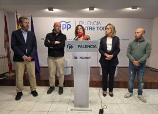 El PP exige al PSOE que blinde el transporte por carretera “por ser un servicio esencial para los palentinos y el medio rural” Rueda de prensa de los diputados nacionales del PP junto al secretario Luis Calderón y los coordinadores, María José de la Fuente y Roberto Martín