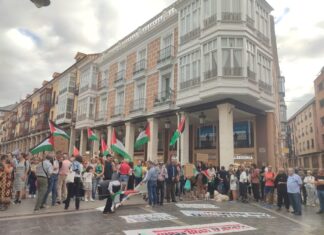 (Galería). Palencia se suma a la movilización por Palestina con una manifestación en la Plaza Pío XII Movilización por Palestina en Palencia